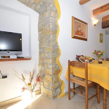 Bella Vista Apartment *