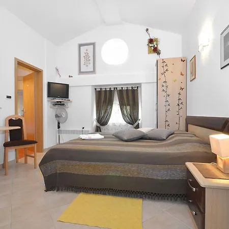 Bella Vista Apartment *